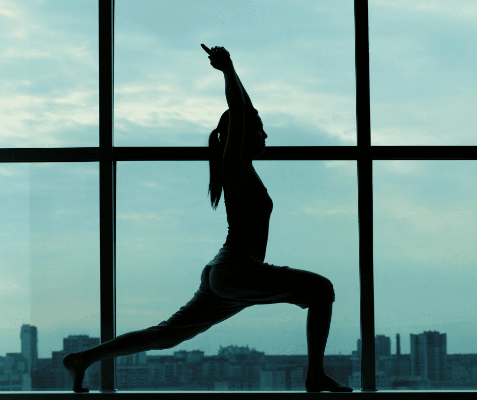 Mujer haciendo ejercicio físico para mejorar la salud mental