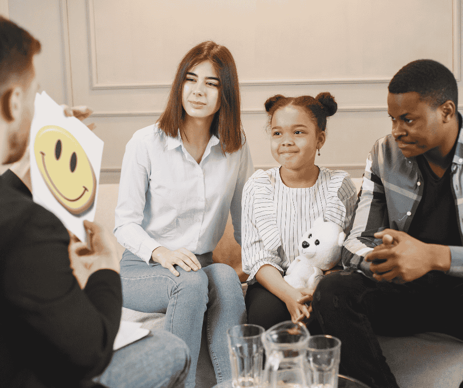 Niña en terapia infantil