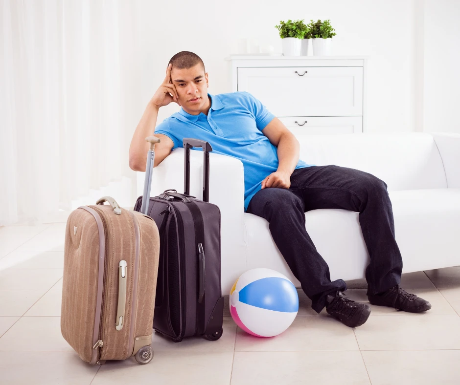 Hombre con ansiedad post-vacacional